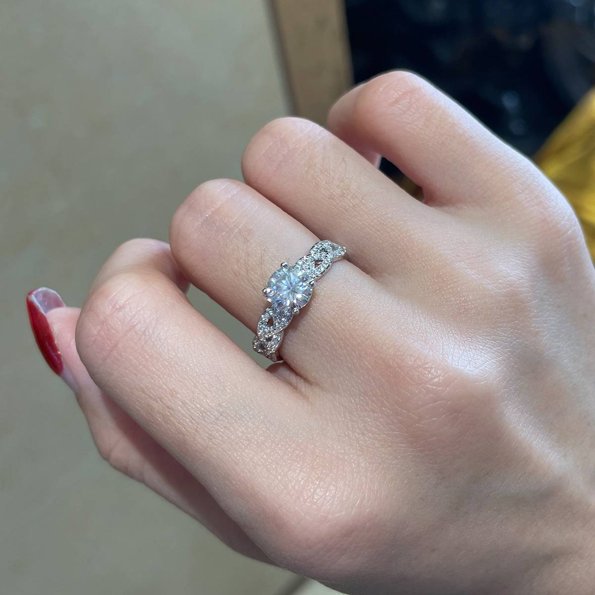 Twisted Arm Four Claw Round Diamond Women's Ring S925 Silver Plated Platinum Customized Selection Main Stone Moissanite 1.0ct/Side Stone Cubic Zirconia